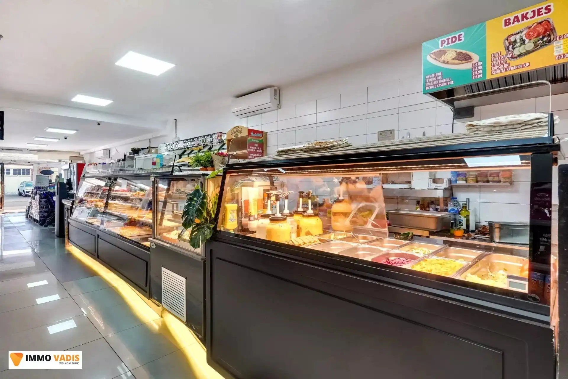 Handelspand met woonst en naastliggende woning foto 3