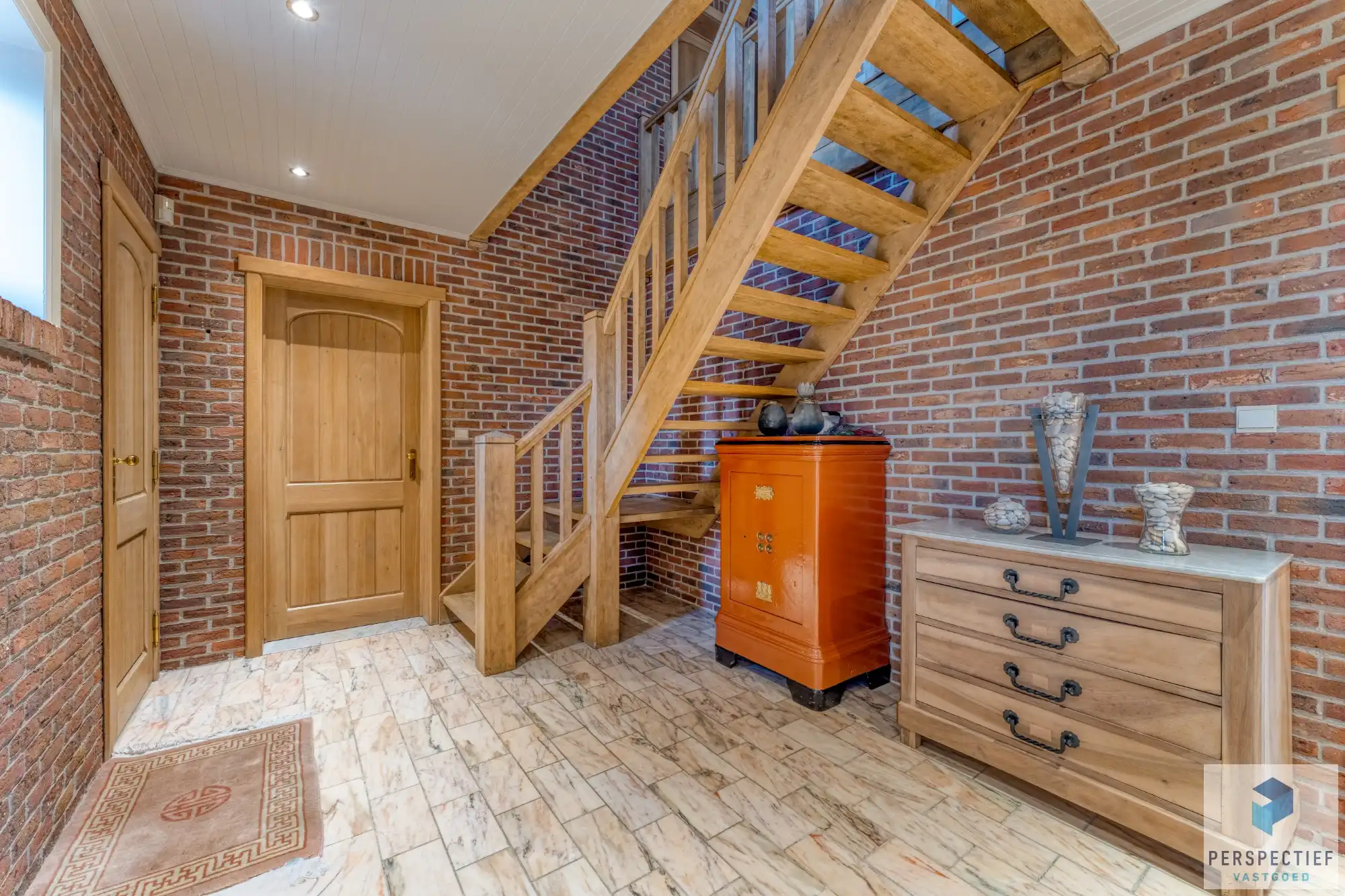 Landelijk gelegen villa met handelsruimte en buitenzwembad op 1370 m² foto 15