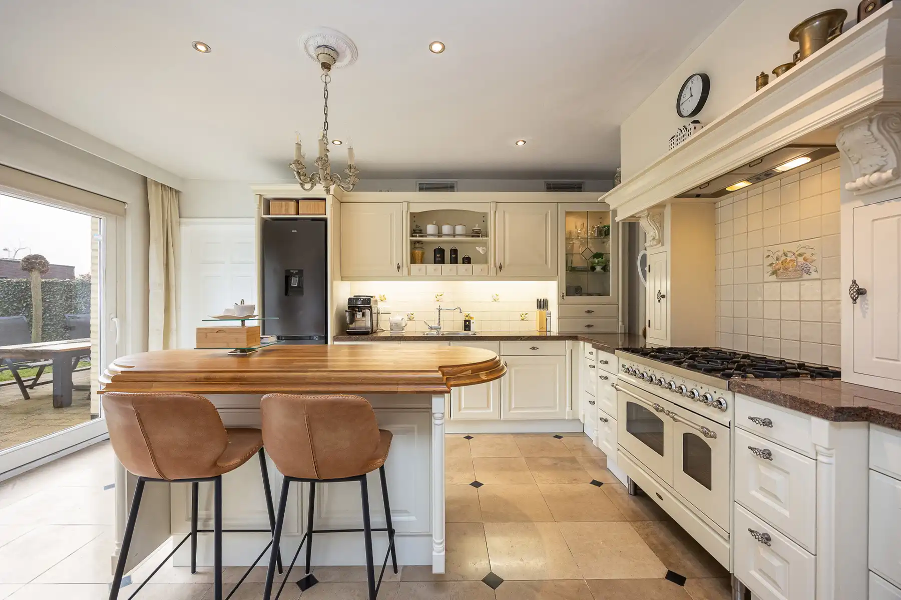 Laagbouwwoning op ca 729 m². foto 8