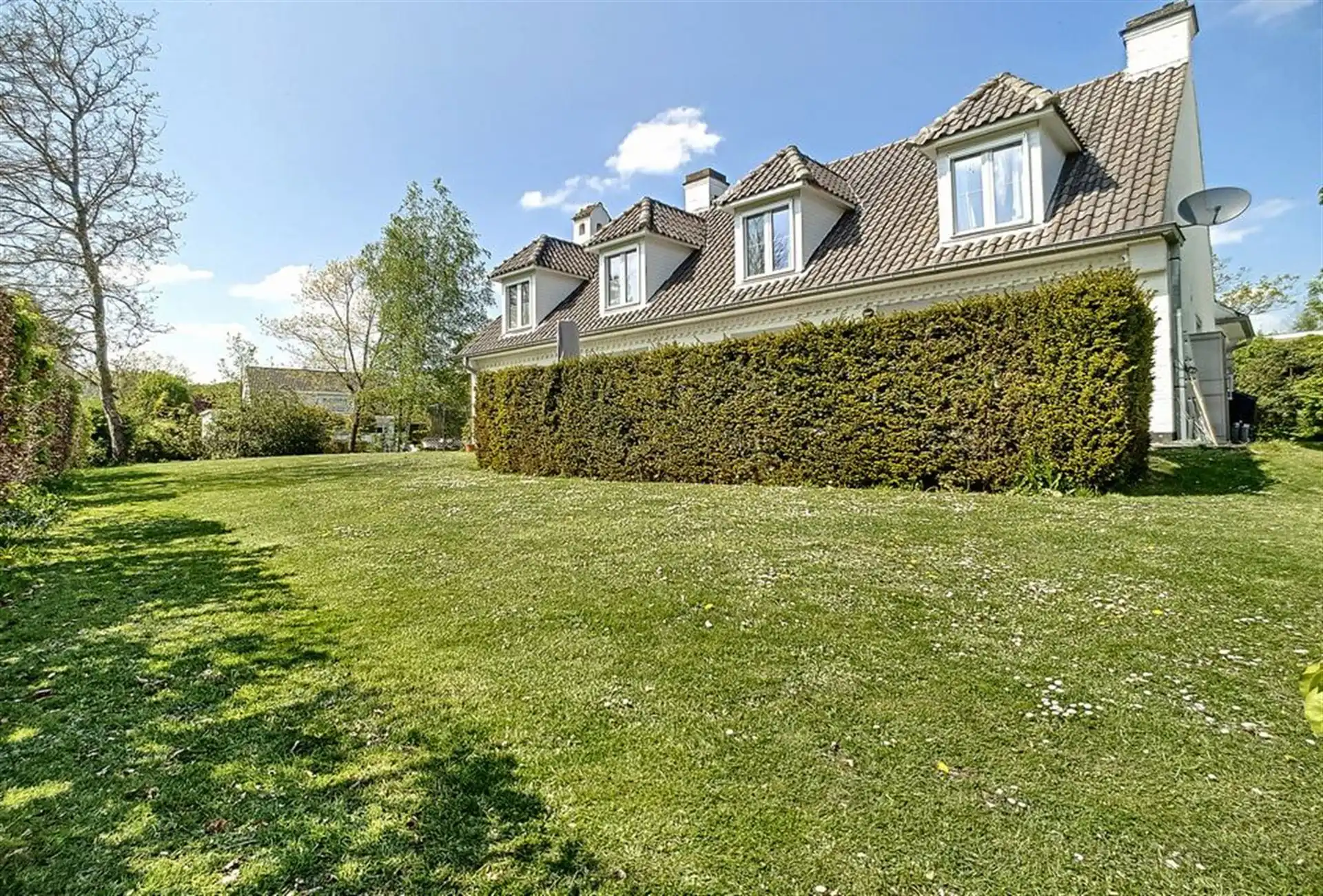 Residentieel gelegen villa foto 9