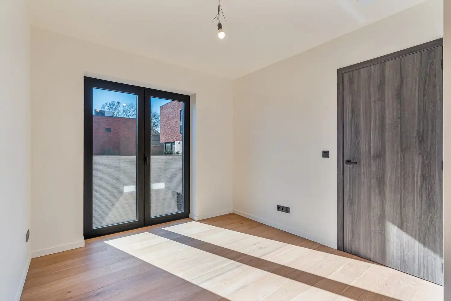 Instapklare nieuwbouw rijwoning met 3 slaapkamers en ruim terras! foto 13