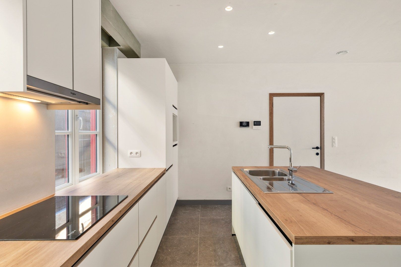 af te werken kangoeroewoning met binnentuin binnen de Brugse Reien foto 5