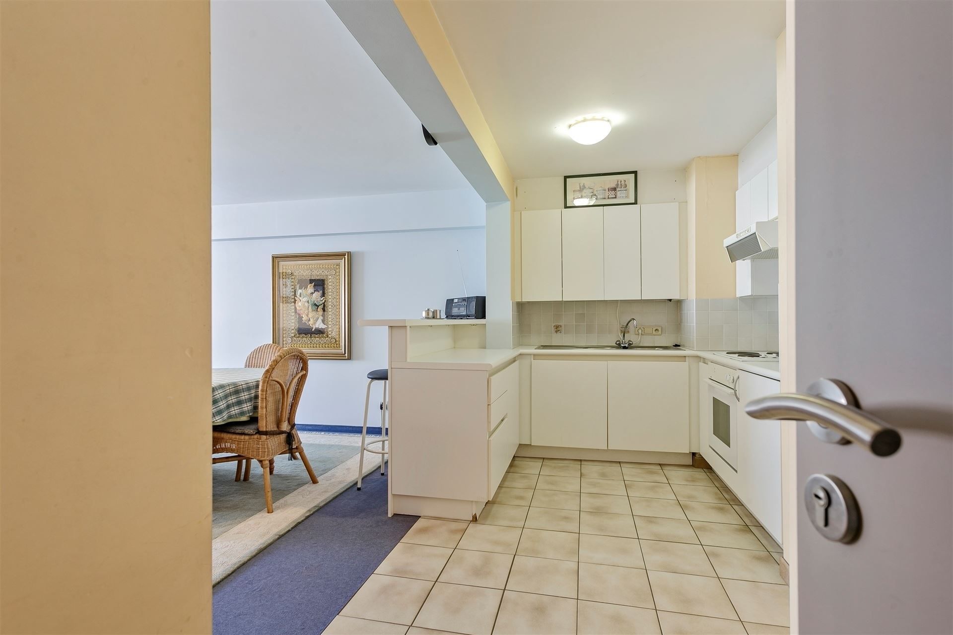 VERZORGD GEMEUBELD APPARTEMENT foto 9