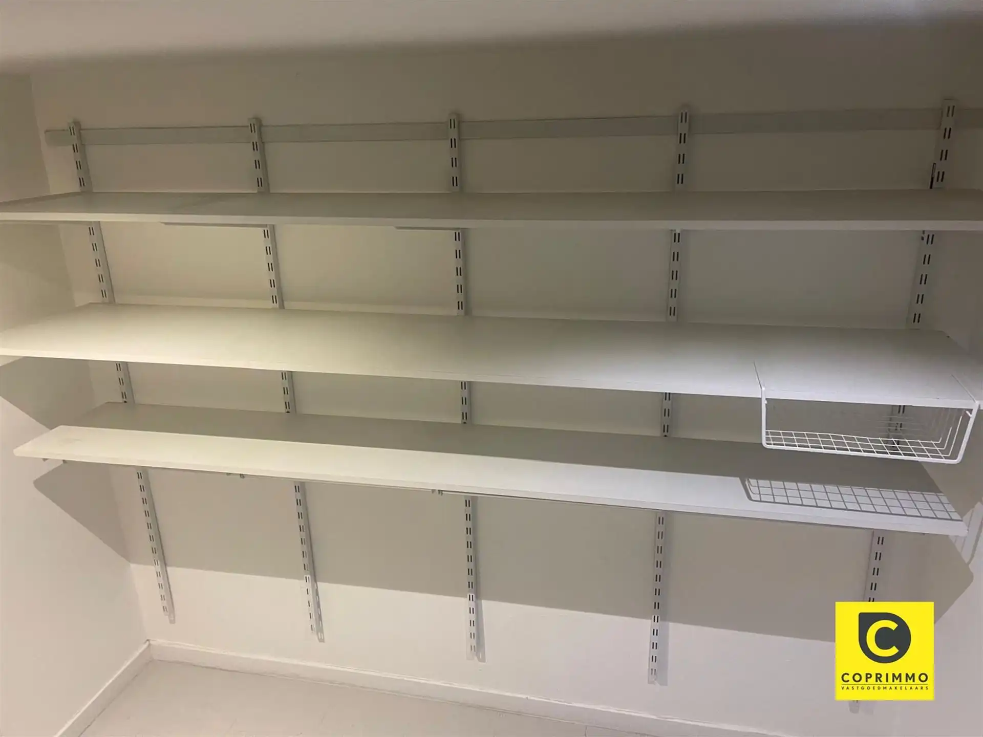 Te renoveren souterrain met stadskoer, achterhuis en garage op 't Zuid! foto 36