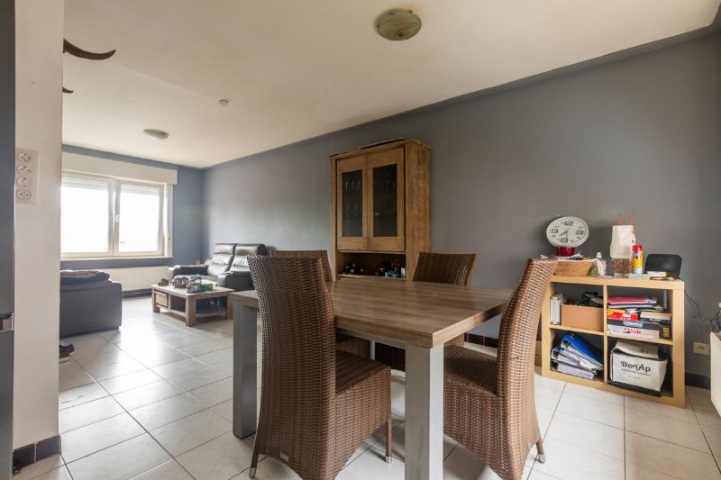 Woning met 2 slaapkamers, tuin, garage en garage- uitweg achteraan (extra parkeerplaats). Energielabel D (bijna C) foto 3