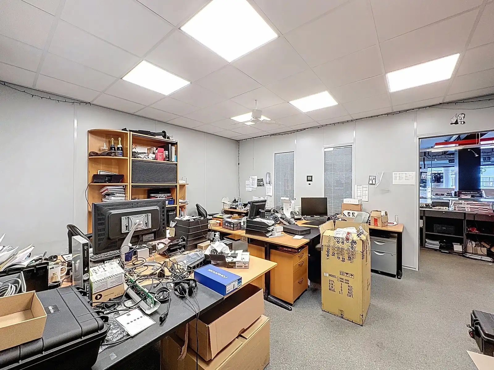 Commercieel Pand met Grote Visibiliteit vlakbij Bredabaan foto 16