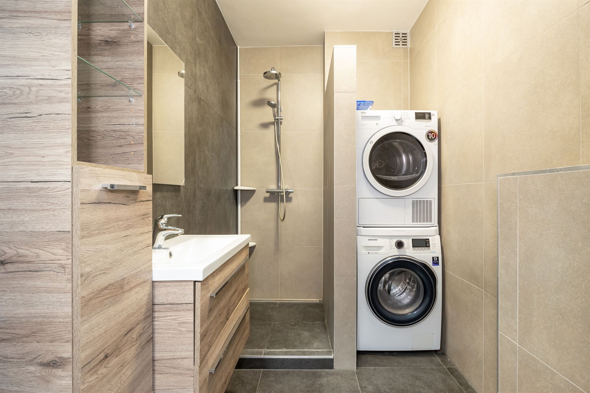 Ruim appartement met 2 slpk en 2 zonnige terrassen in Borsbeek! foto 19