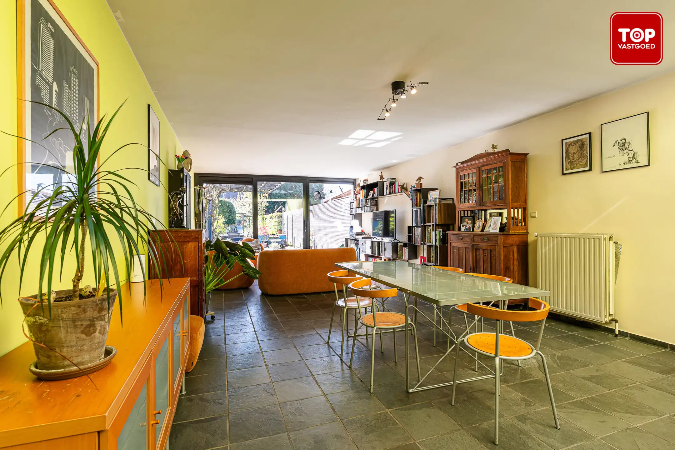 Instapklare woning met 4 slaapkamers, garage en prachtige tuin.  foto 5