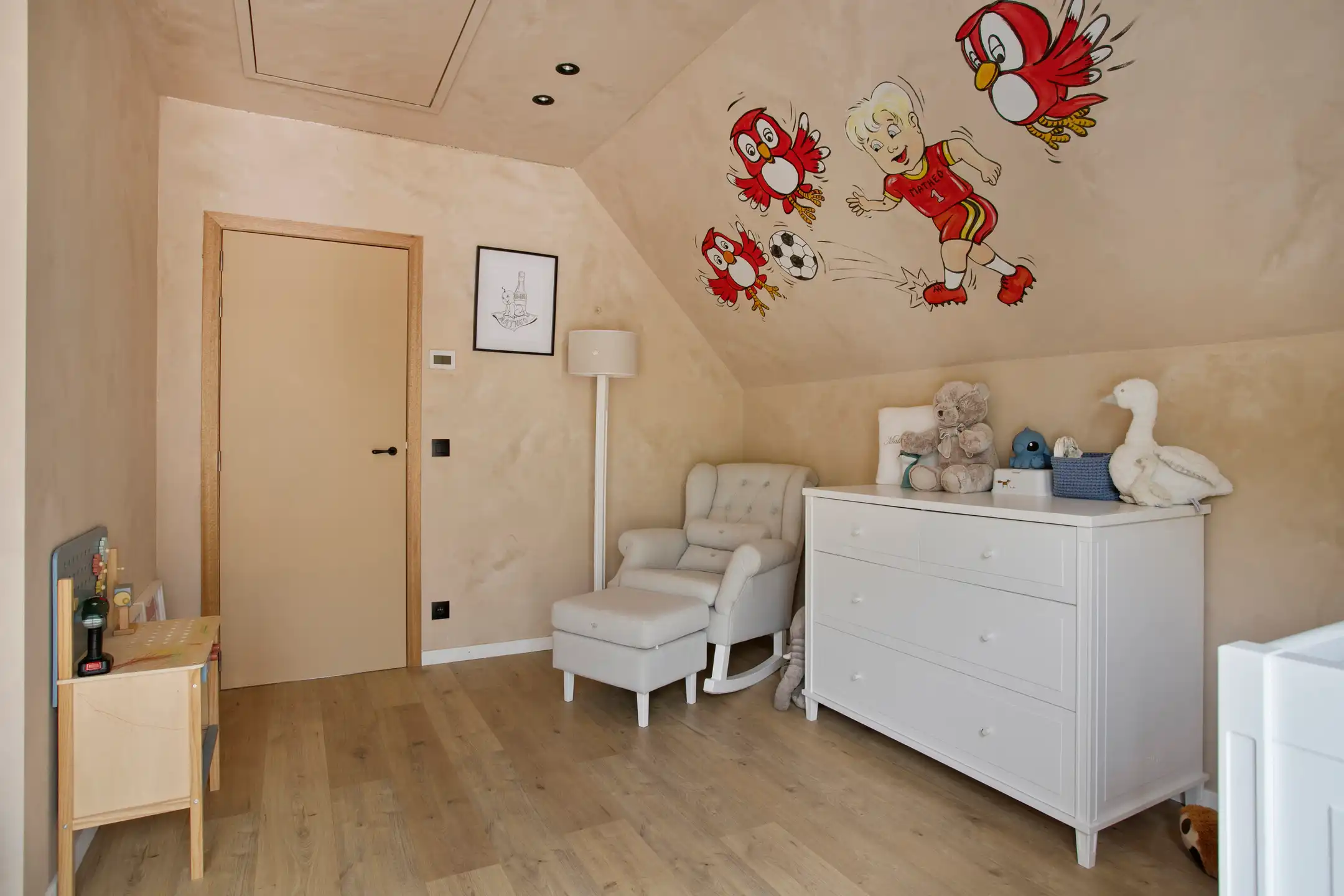 Volledig gerenoveerde vrijstaande woning met garage foto 20