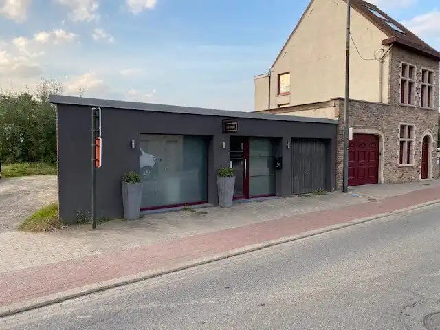 Goed gelegen Handelspand met garage/opslagruimte! foto 2