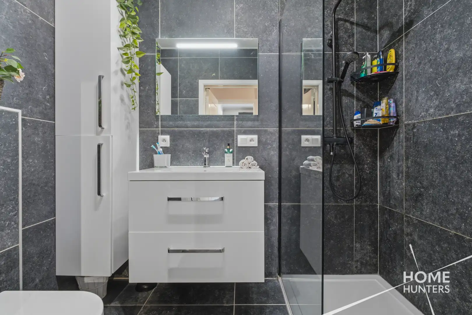 RUSTIG GELEGEN BUNGALOW MET RUIME TUIN EN VEELZIJDIGE KELDERRUIMTE foto 24