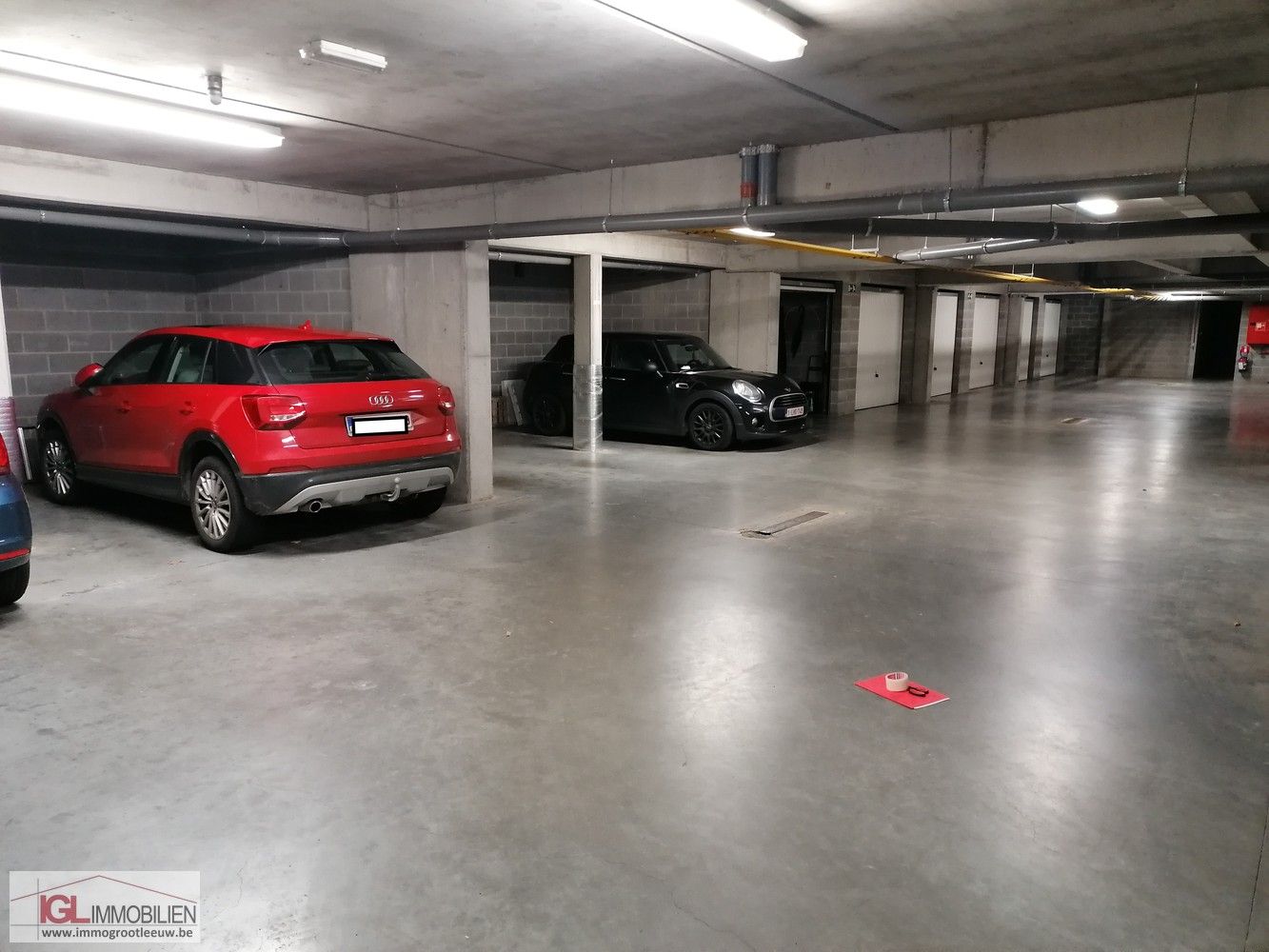 Staanplaats in recent gebouw van 2009 TE HUUR! foto 2