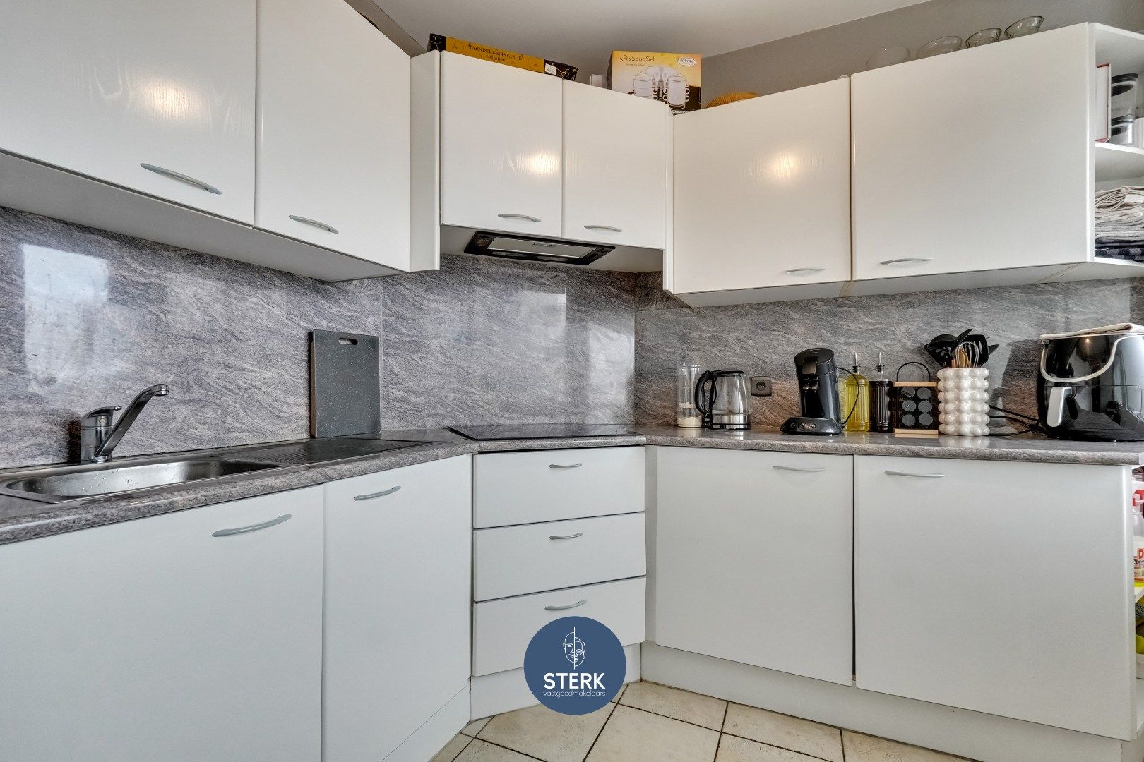 VERHUURD APPARTEMENT OP EEN UITSTEKENDE LOCATIE IN LANAKEN-CENTRUM !  foto 9