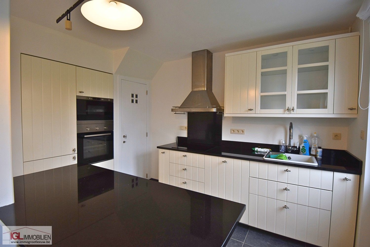 Smaakvol gerenoveerde woning met 3 slaapkamers, tuin en garage foto 7