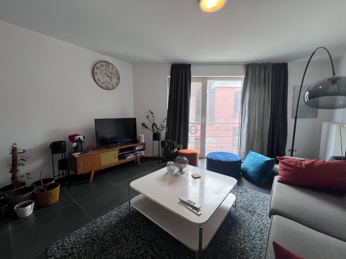 Ruim appartement met twee slaapkamers en terras te huur in Sint-Amandsberg foto 4