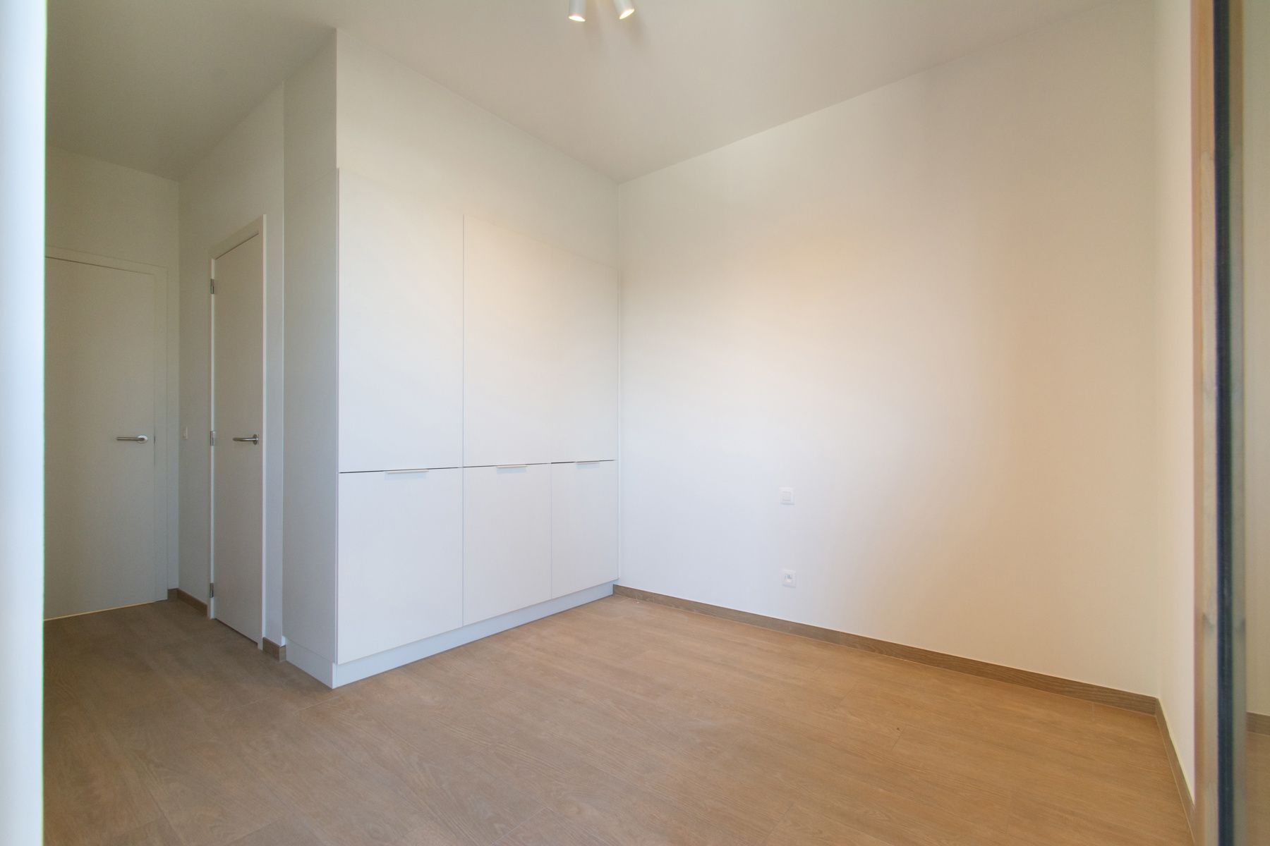 Rustig en comfortabel 2slpk appt. met zicht op park  foto 14