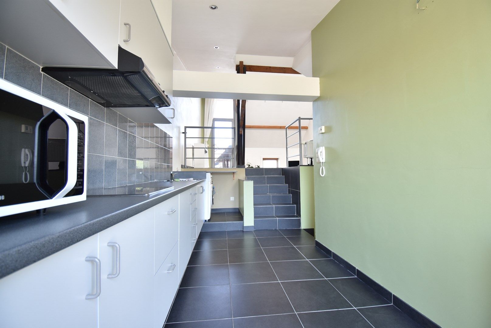 Duplex-appartement met 1 slaapkamer met unieke architectuur in hartje Beverst foto 7