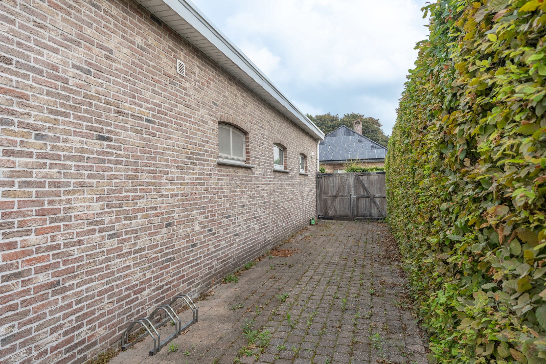 Ruime woning met 4 slpks op mooi zuidperceel van 1.041 m²  foto 45