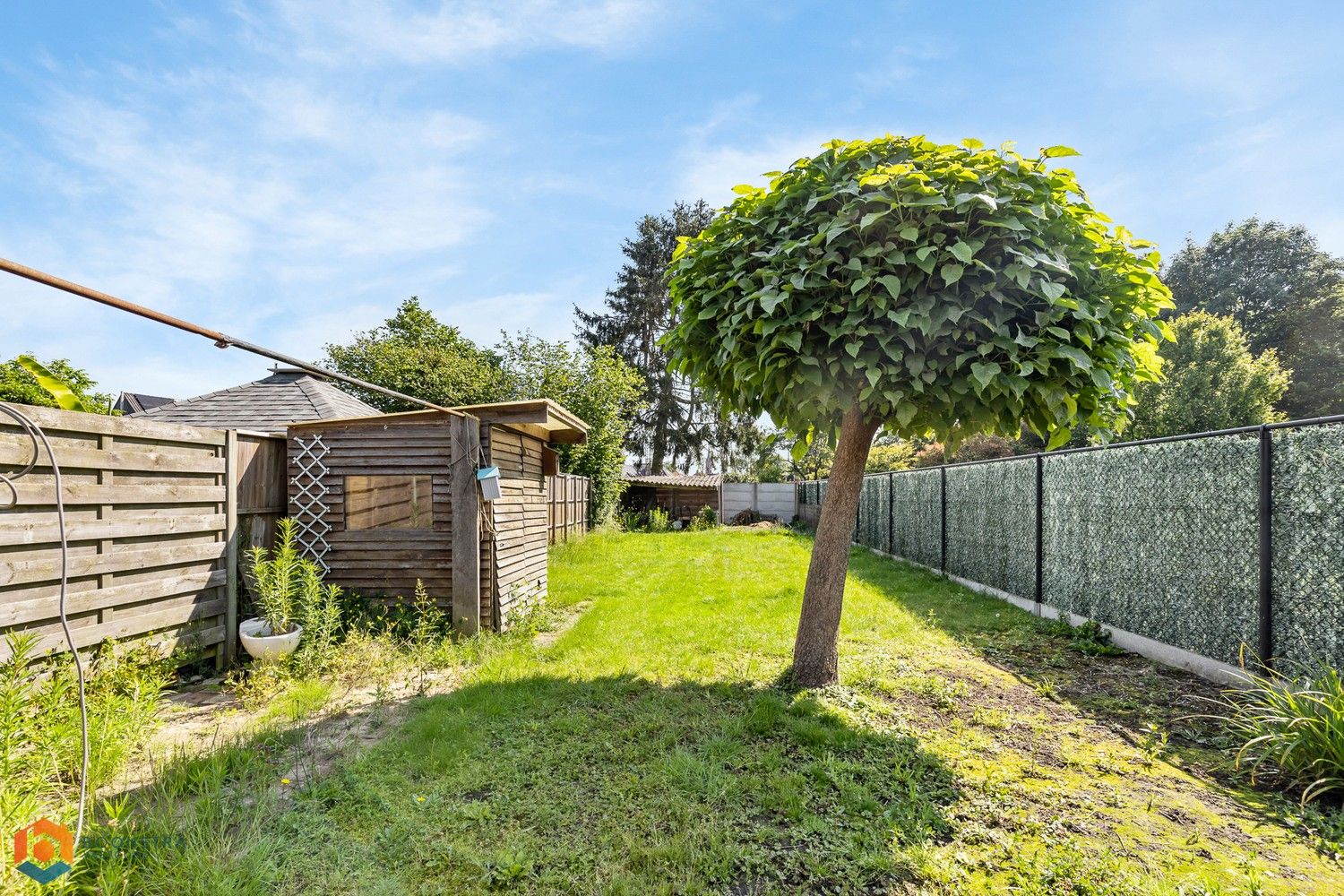 Leuke woning met ruime tuin en 2 slpkrs foto 16