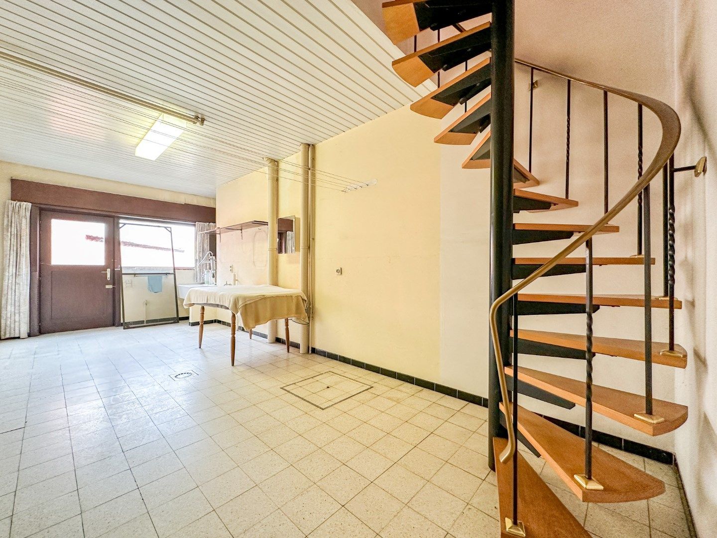 Ruime bel-étage woning met garage, diepe tuin en lift, Torhout foto 5