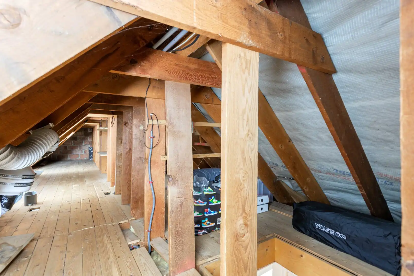 Instapklare villa met 3 slaapkamers, bureau, dubbele garage en verzorgde buitenruimte in Halle foto 32