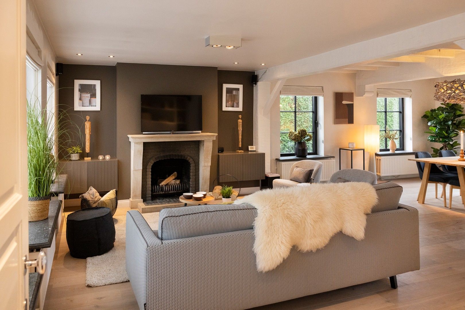 Topgelegen villa met mogelijke praktijkruimte nabij de Leie. foto 2