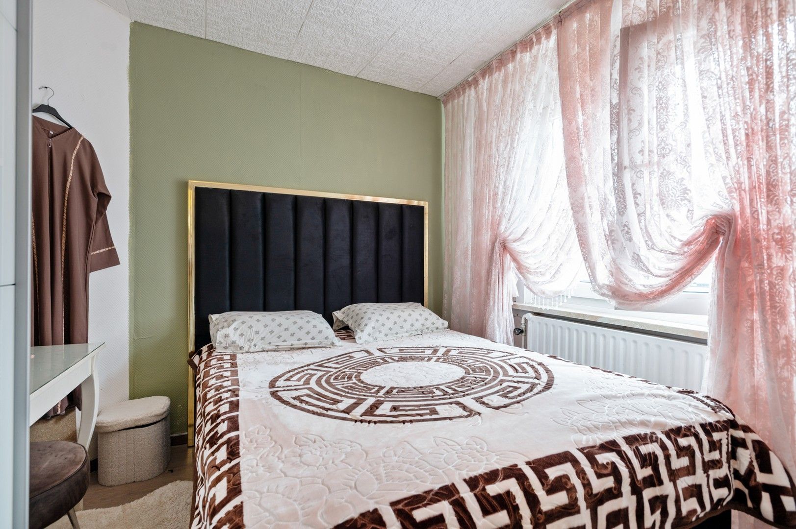 Verzorgde woning met 4slpks met zonnige tuin in Schoten foto 13