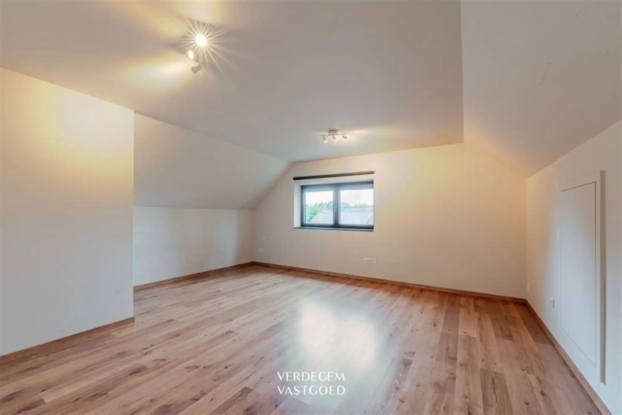 Moderne luxe en comfort in recente woning met 4 slaapkamers foto 19