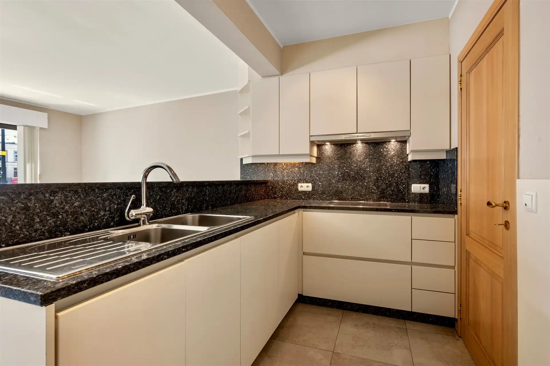 Uiterst centraal gelegen appartement met 2 slpks foto 10