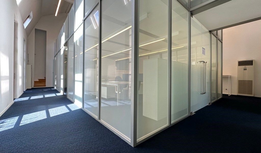 Ingedeeld kantoor te huur in standalone kantoorgebouw in Deurle foto 4