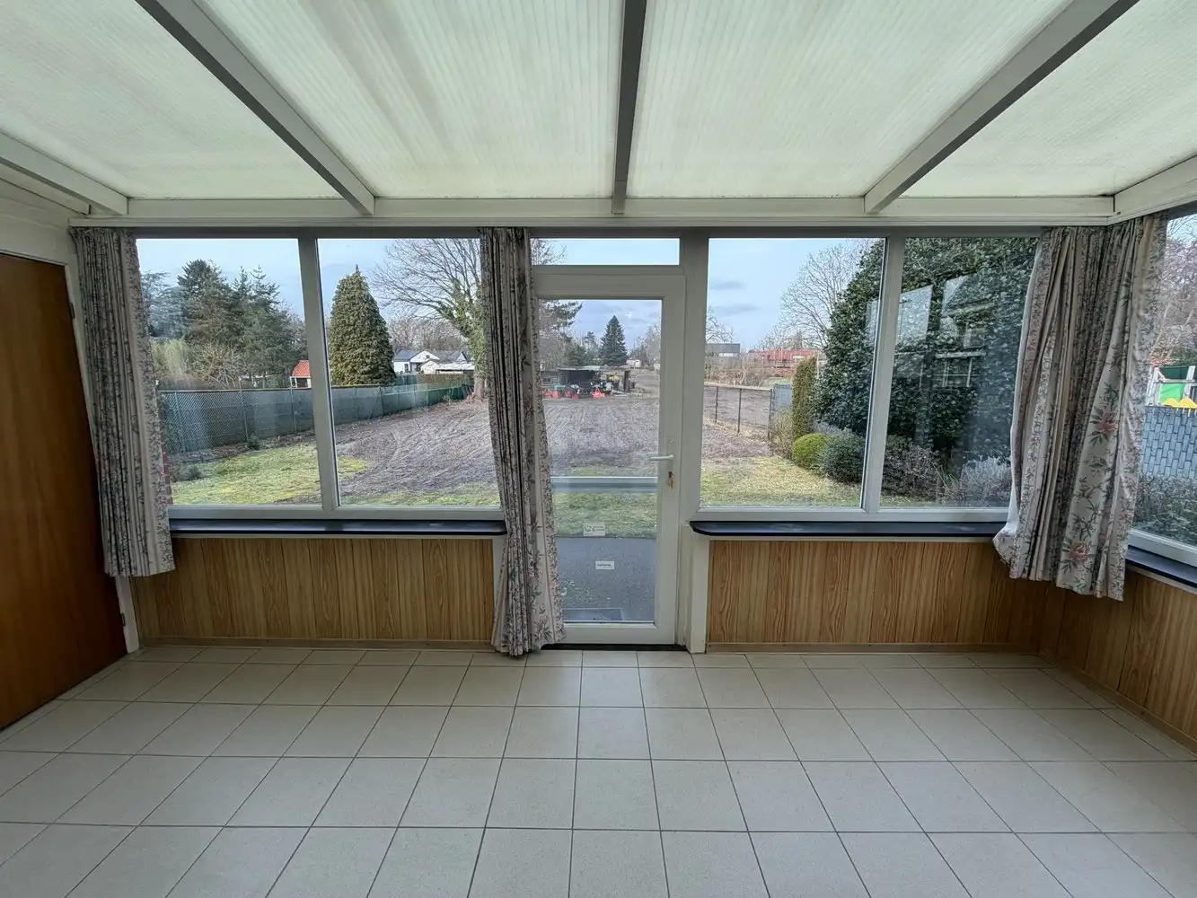 Genk – Hasseltweg 116: Op te frissen woning met 3 slaapkamers, inpandige garage, kelder, tuin en ruime parking aan de voorzijde foto 22