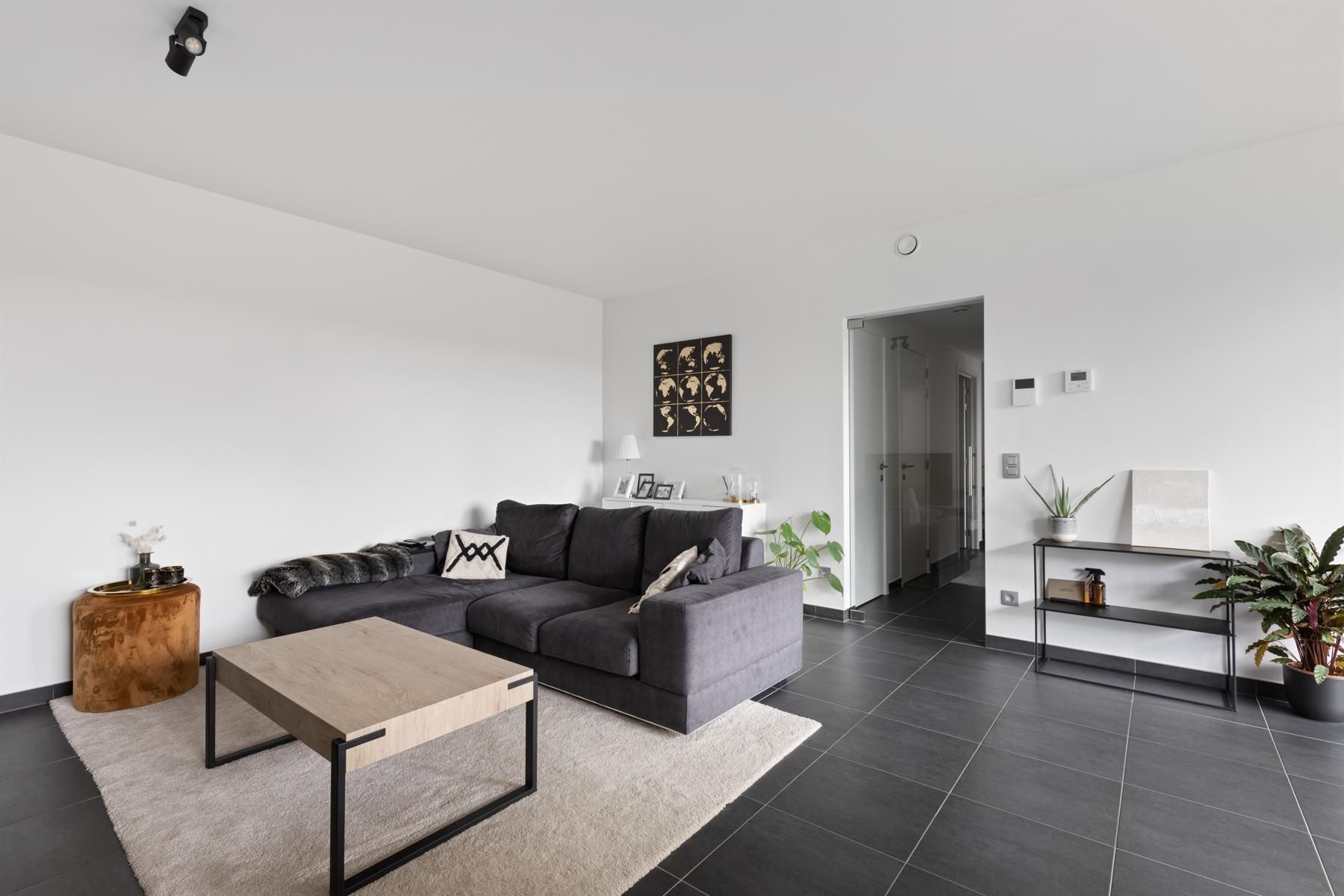 Appartement met twee slaapkamers aan het station van Aalter foto 3
