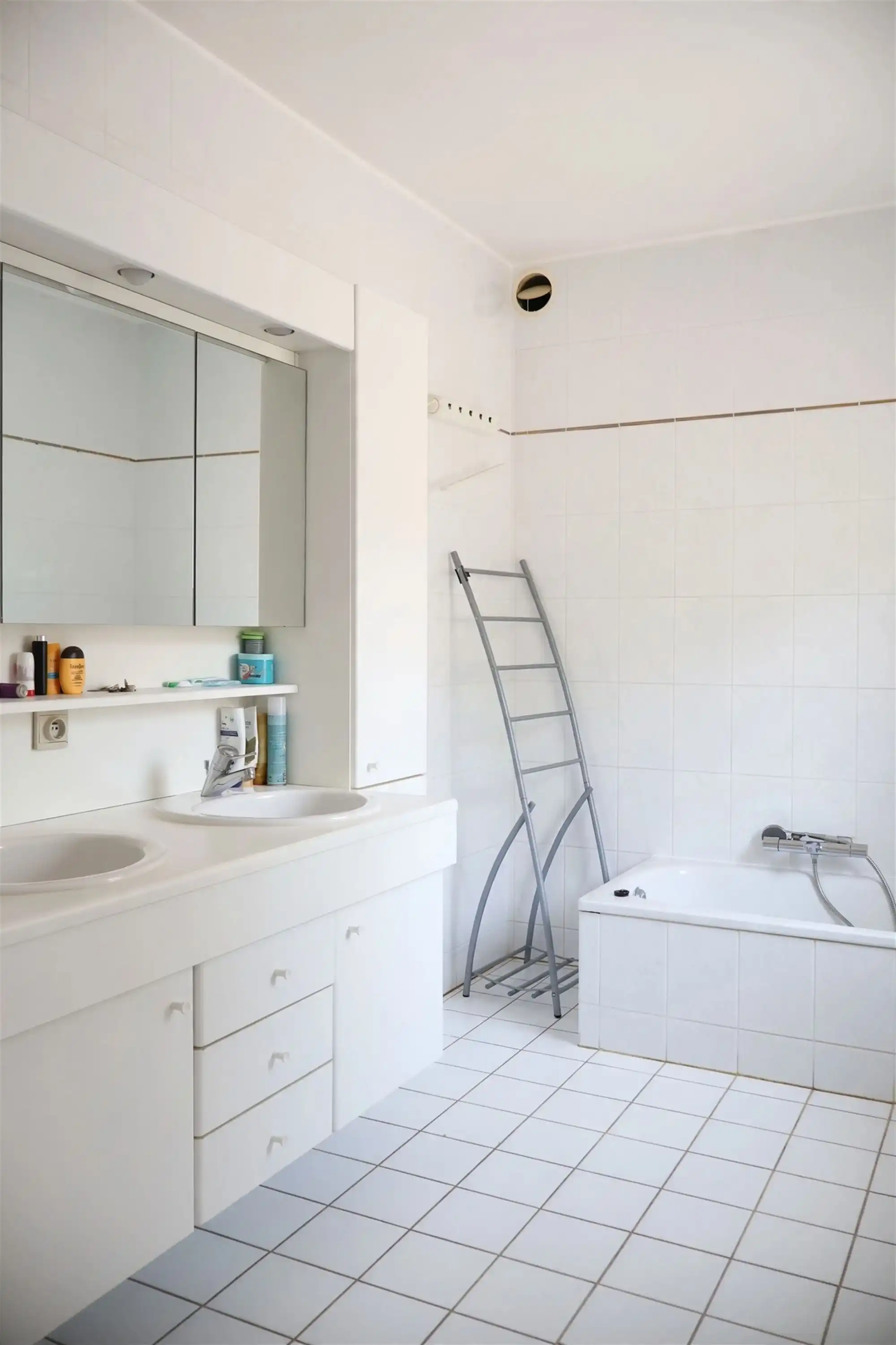 Uitzonderlijk ruim hoekappartement met groen uitzicht foto 9
