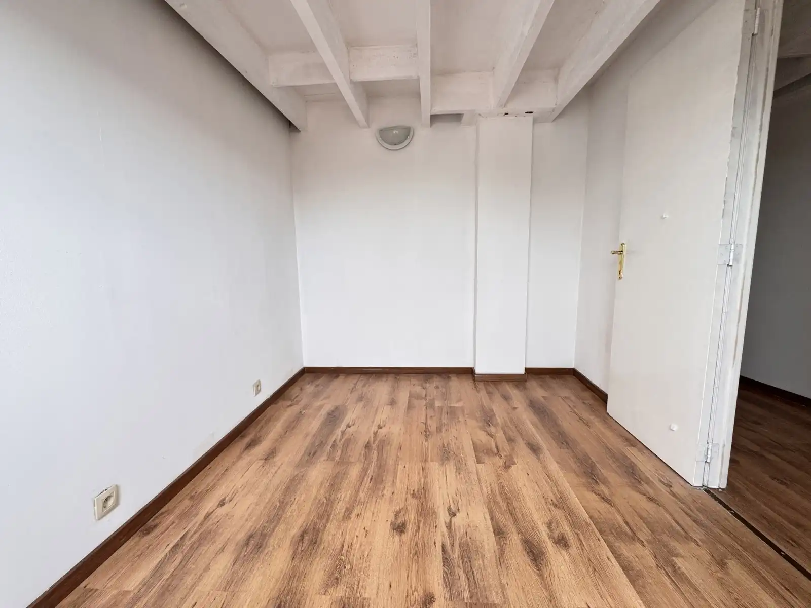 Ruim duplex-appartement met twee slaapkamers te Gistel. foto 8