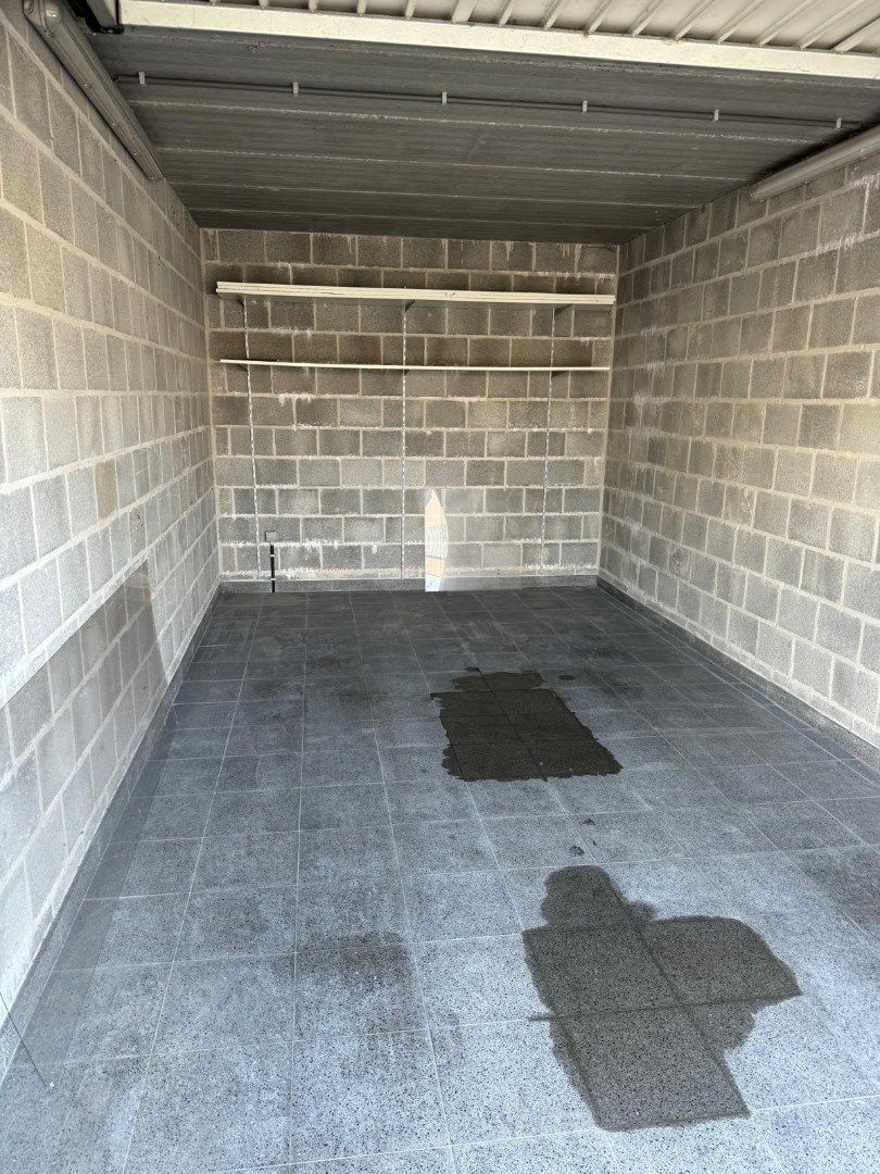 Afgesloten garagebox te huur nabij het centrum van Waregem. foto 4