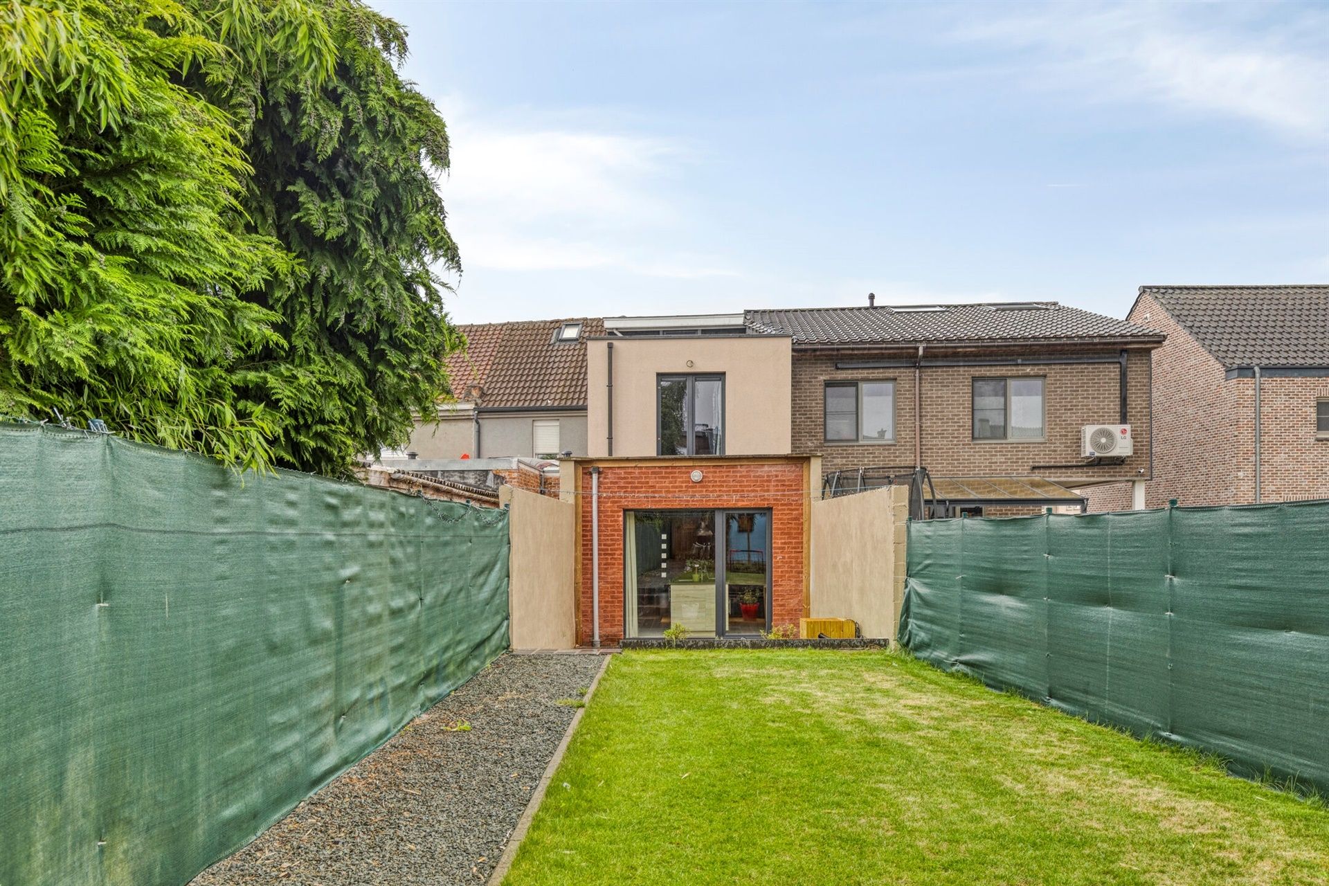 Gerenoveerde woning nabij het centrum foto {{pictureIndex}}