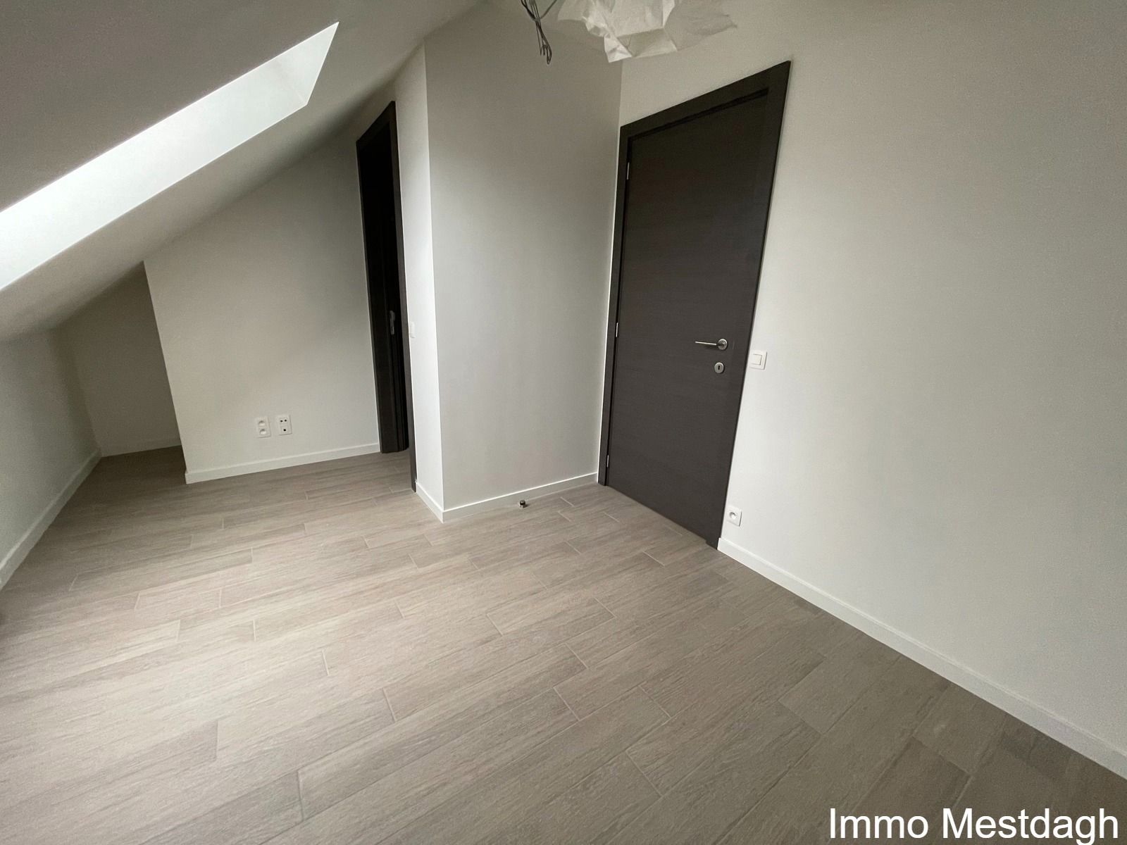 Duplex appartement op bovenste verdieping met terras & 3 slaapkamers in centrum Diest. foto 14