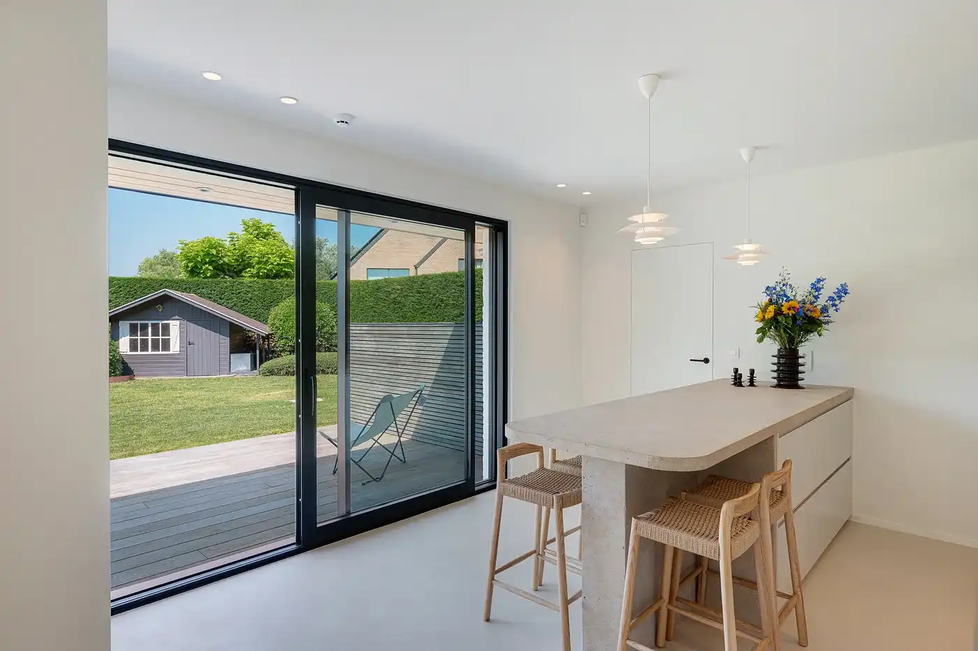 Volledig en zeer kwalitatief gerenoveerde villa op een ruim zuid-west gericht perceel foto 10
