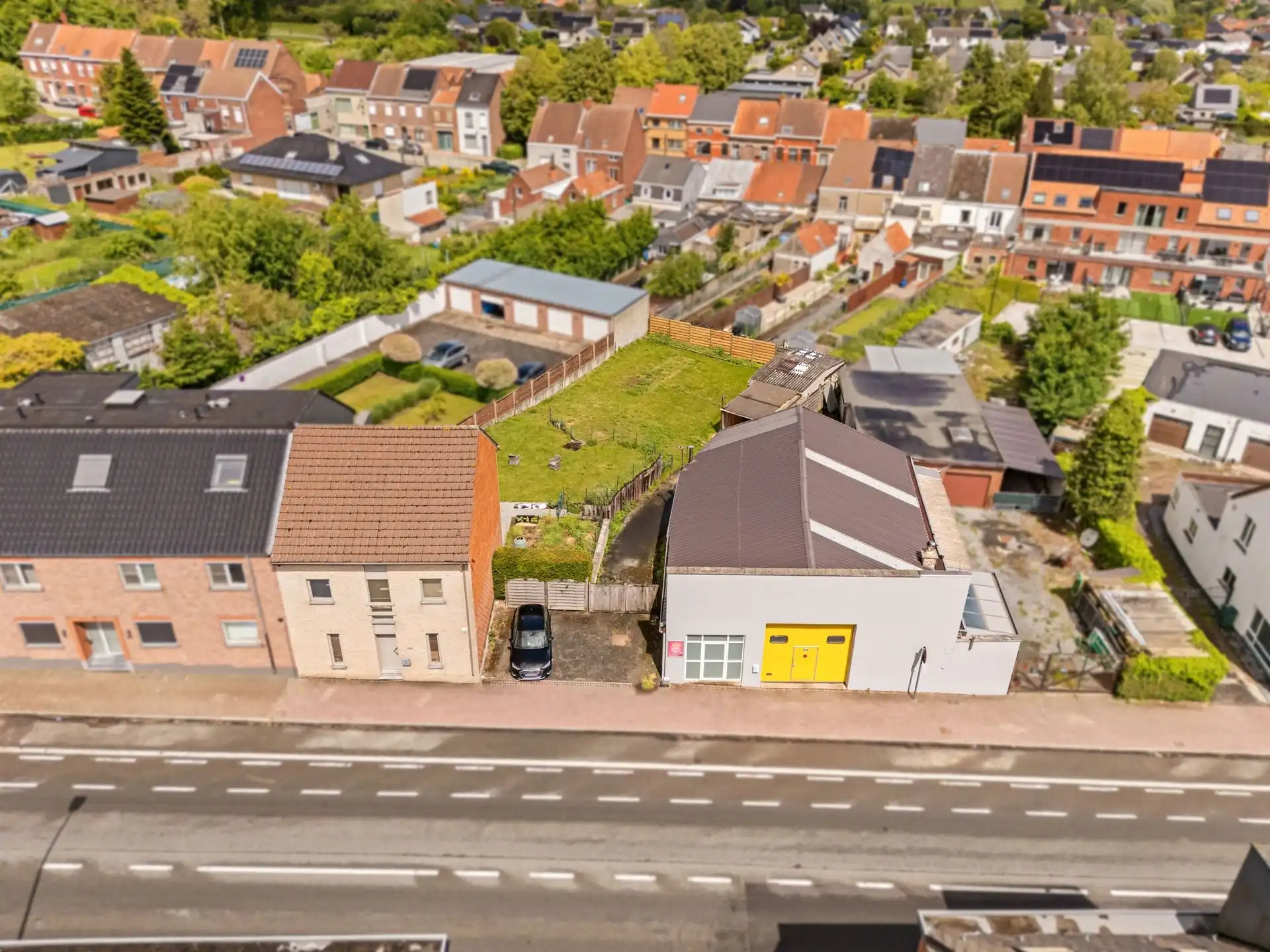 Goedgelegen af te breken loods/grond met potentieel! foto 5