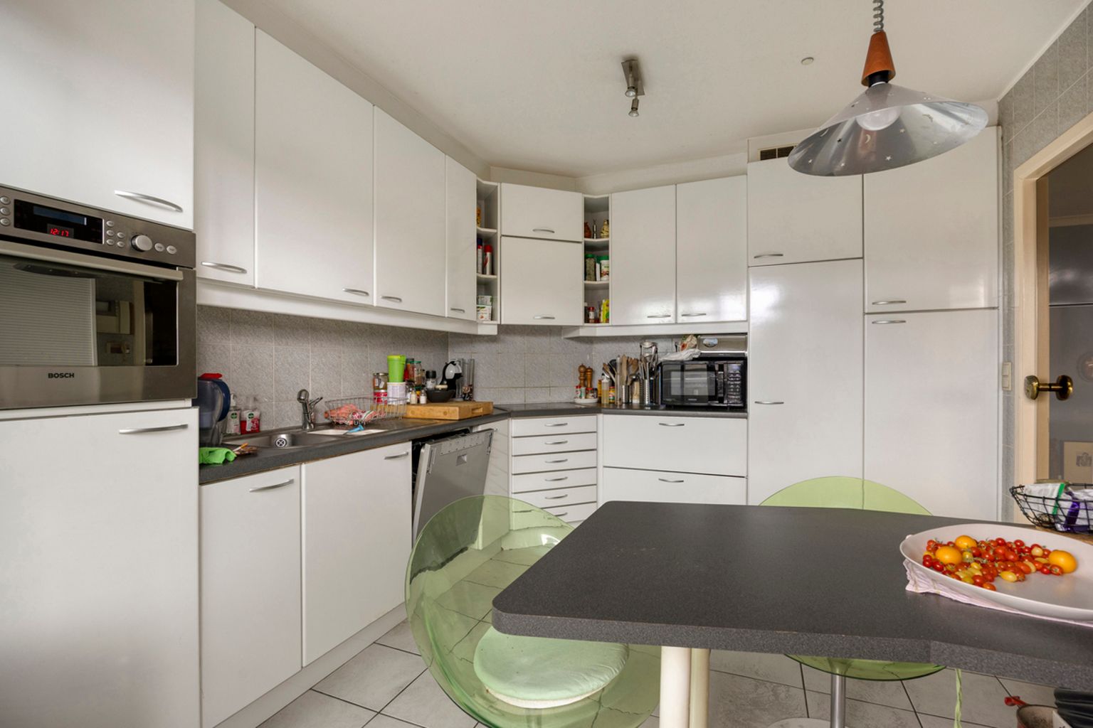 Ruim 3-slaapkamerappartement met garage  foto 10