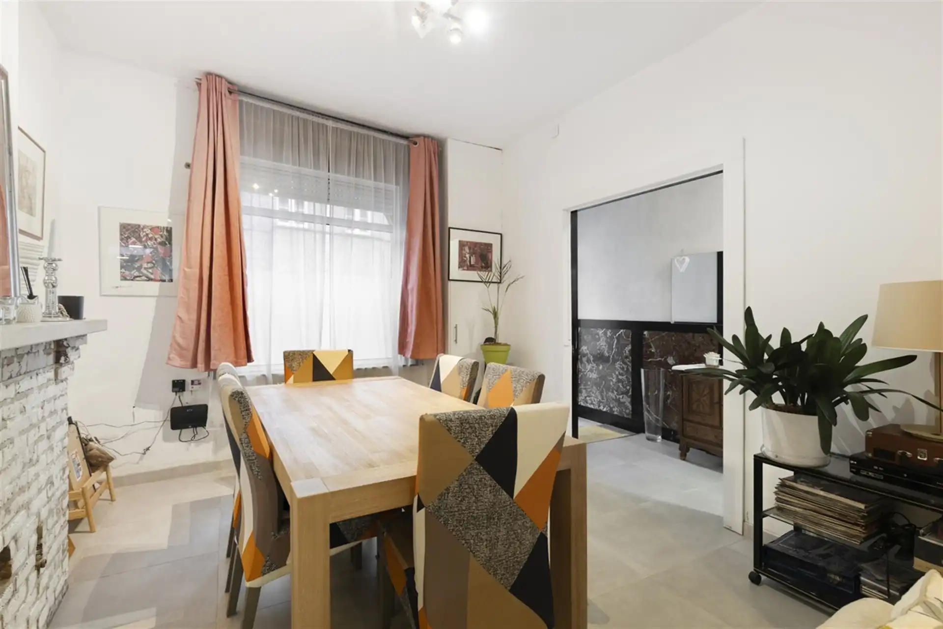 Gerenoveerde rijwoning foto 4