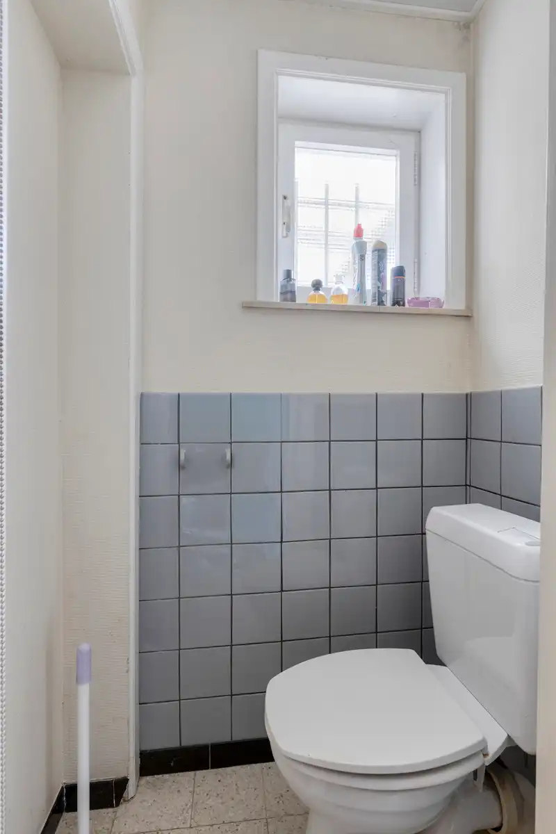 Leemans Immobiliën biedt u deze solide en ruime woning aan op een uitstekende en centrale ligging in Denderleeuw. foto 14