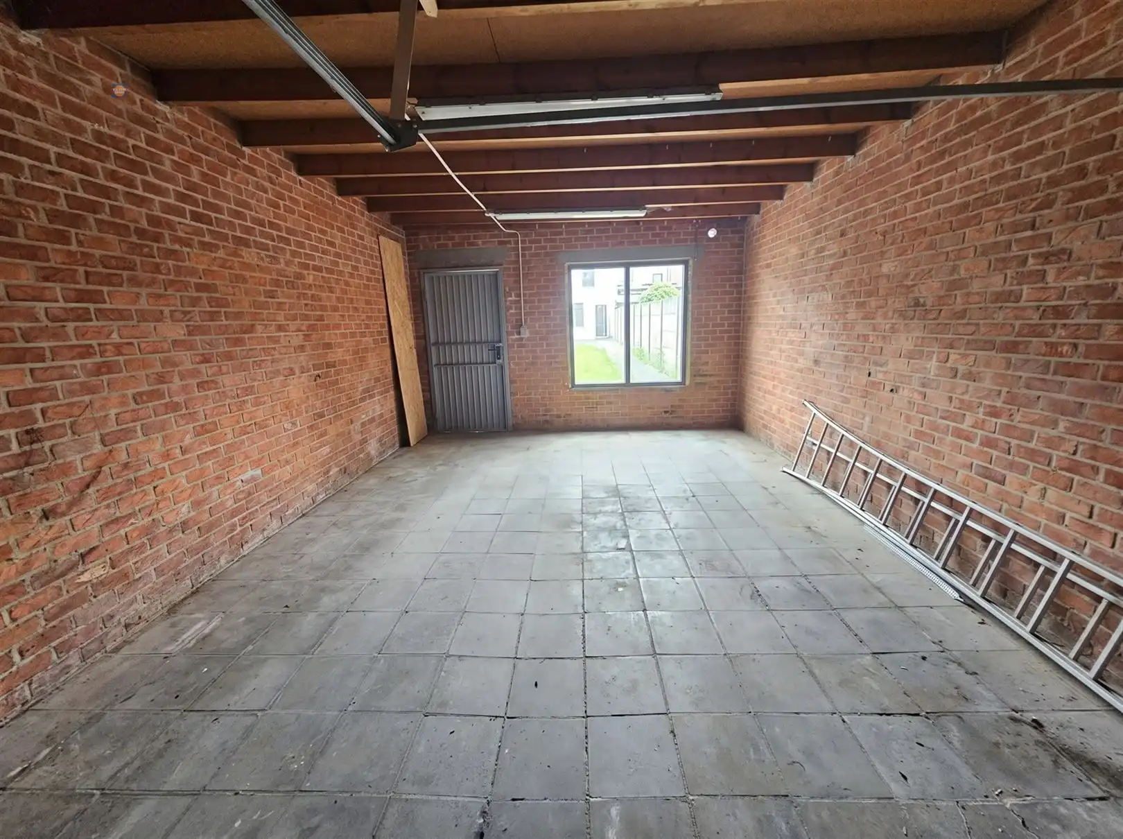 Recent gerenoveerde rijwoning met garage, tuin en 2 slaapkamers foto 21