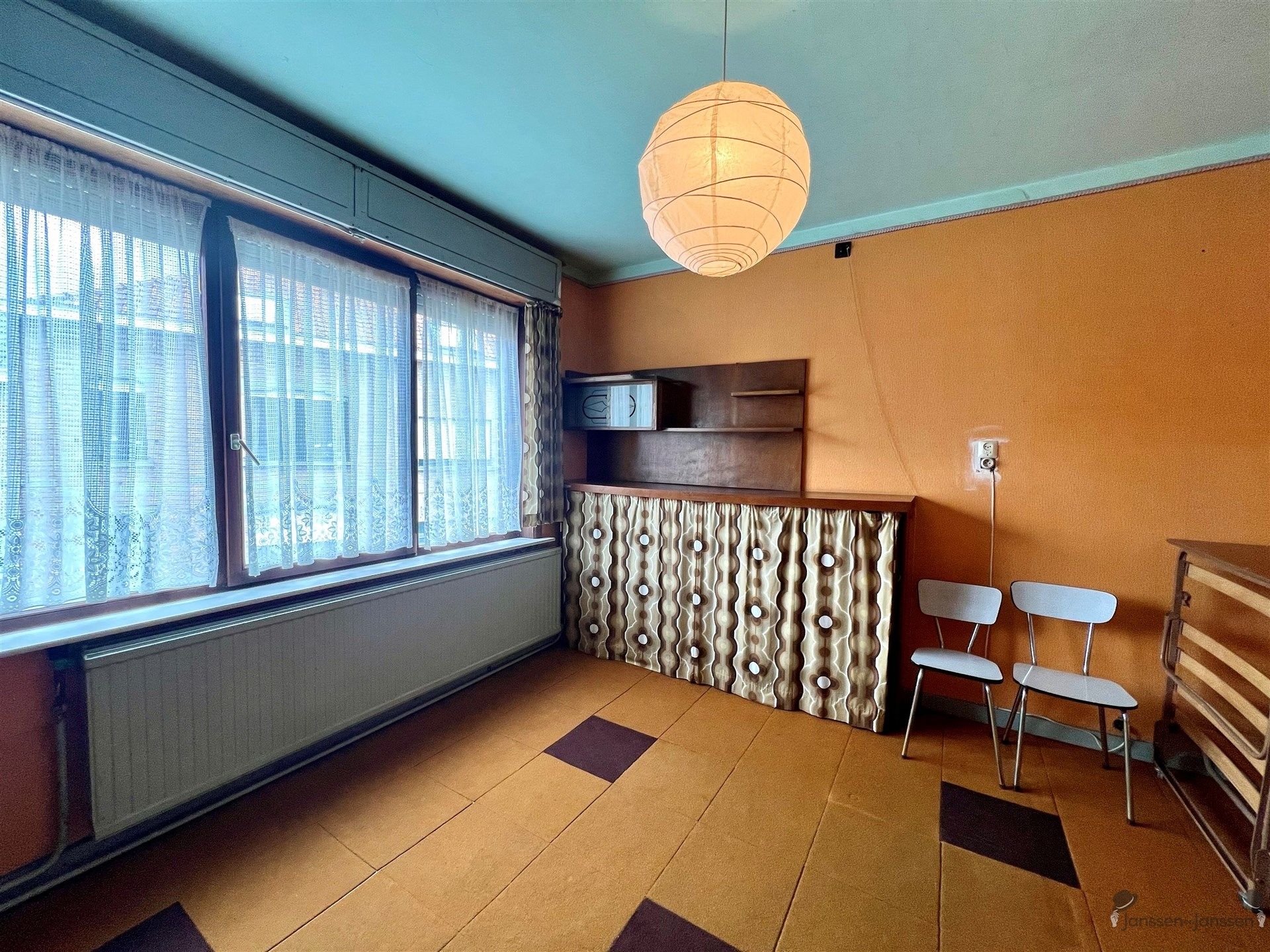Te renoveren halfopen bebouwing met garage foto 7