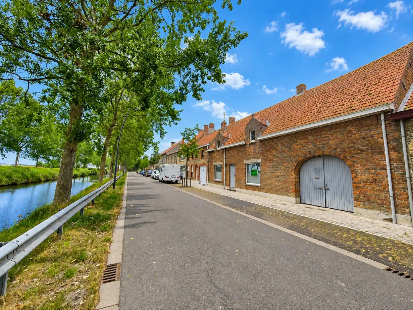 Hoofdfoto van de publicatie: Te renoveren woning met 4 slpk's + loods te Wulpen