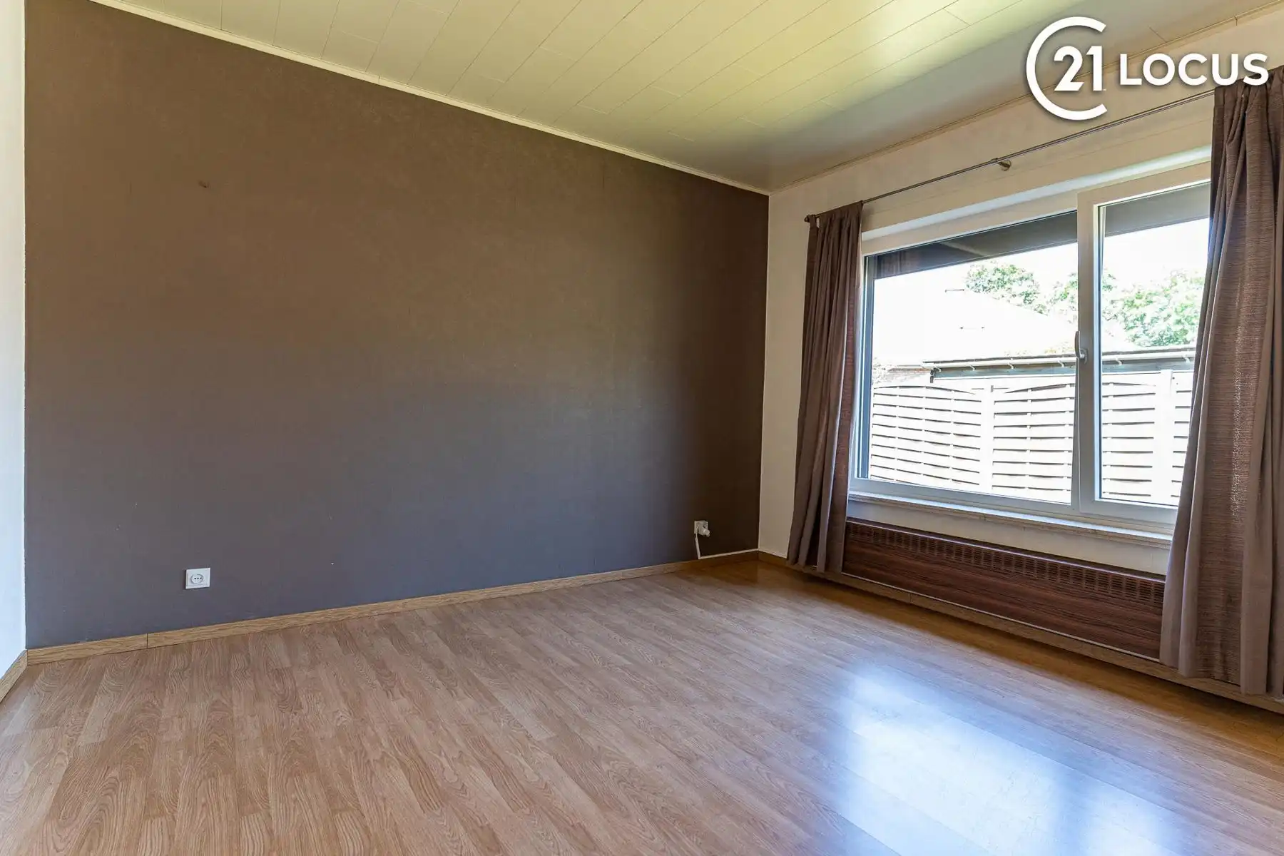 Verrassend ruime bungalow met 133 m² bergzolder foto 12