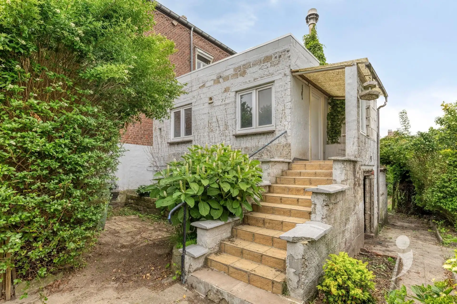 Ruime te renoveren woning met vergezicht foto 25