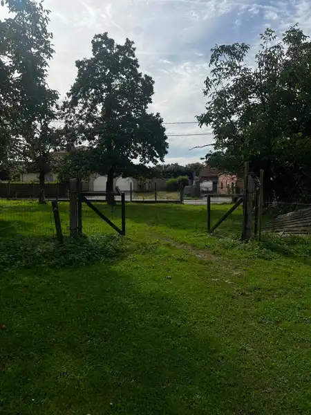 Zeer goed gelegen bouwgrond voor open bebouwing 10are 23ca foto 6