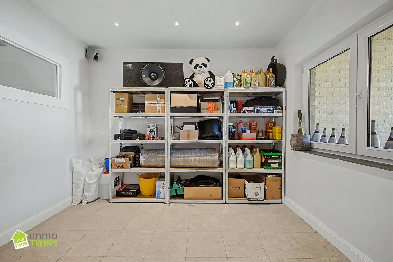 Prachtige instapklare woning met zeer ruime inpandige garage, aangelegde tuin met terras te Waasmunster foto 23