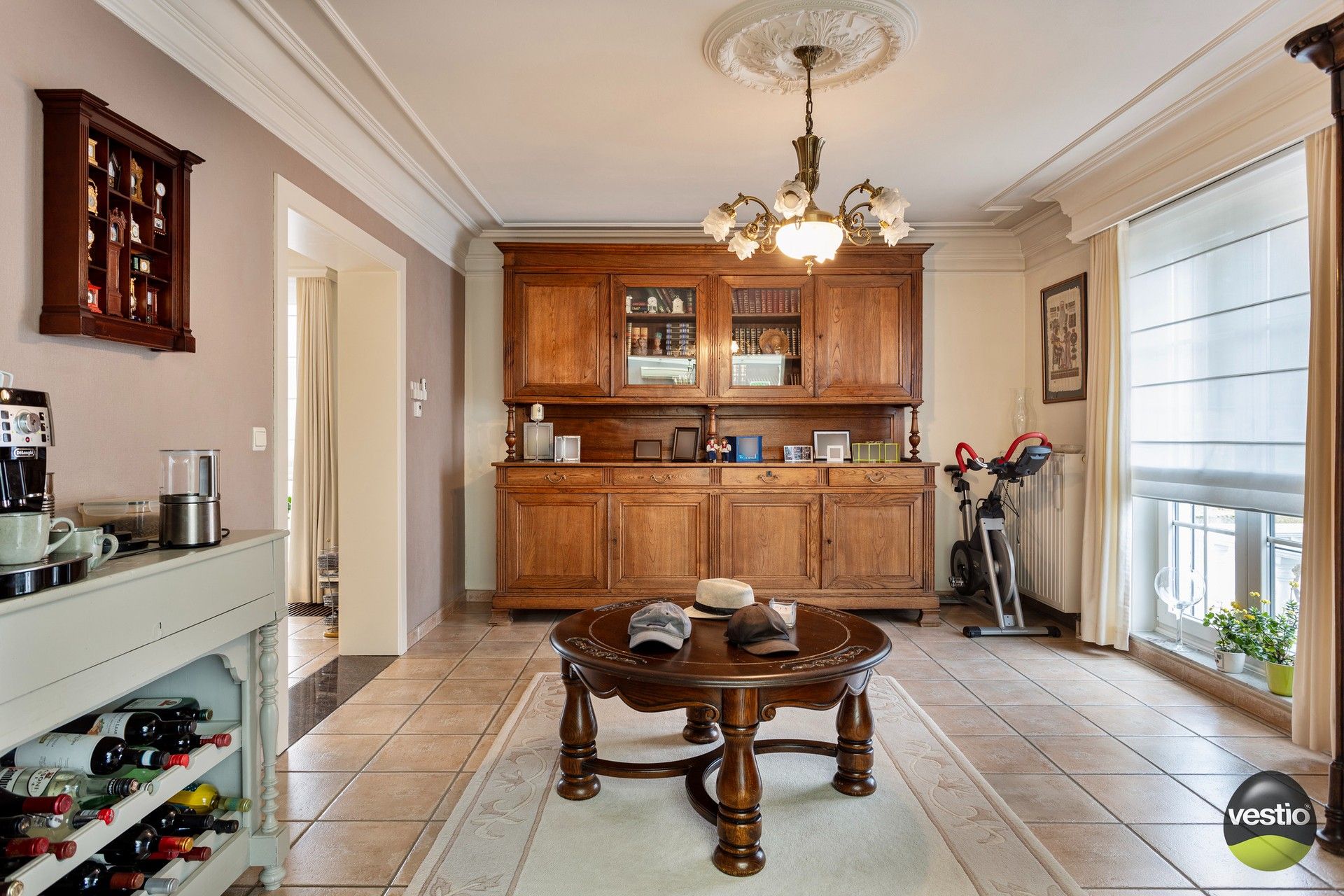 RUIME VILLA MET 430 M² WERKPLAATSEN OP 26,37 ARE foto 17